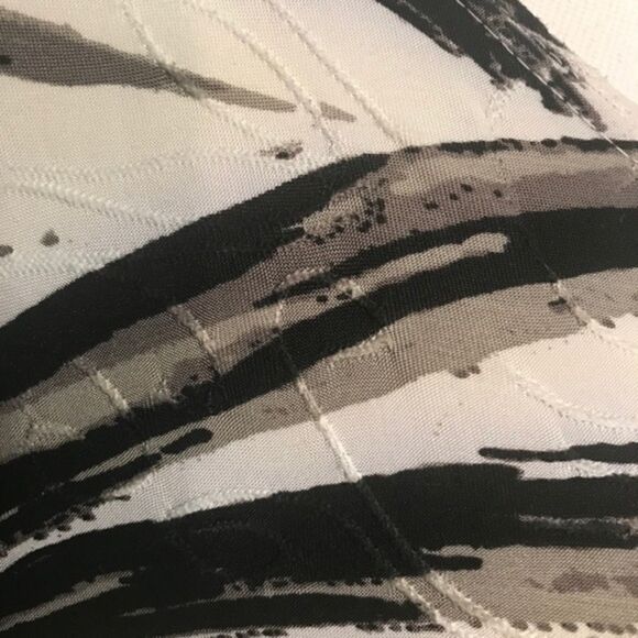 Elegant top  - Picture 3 of 4